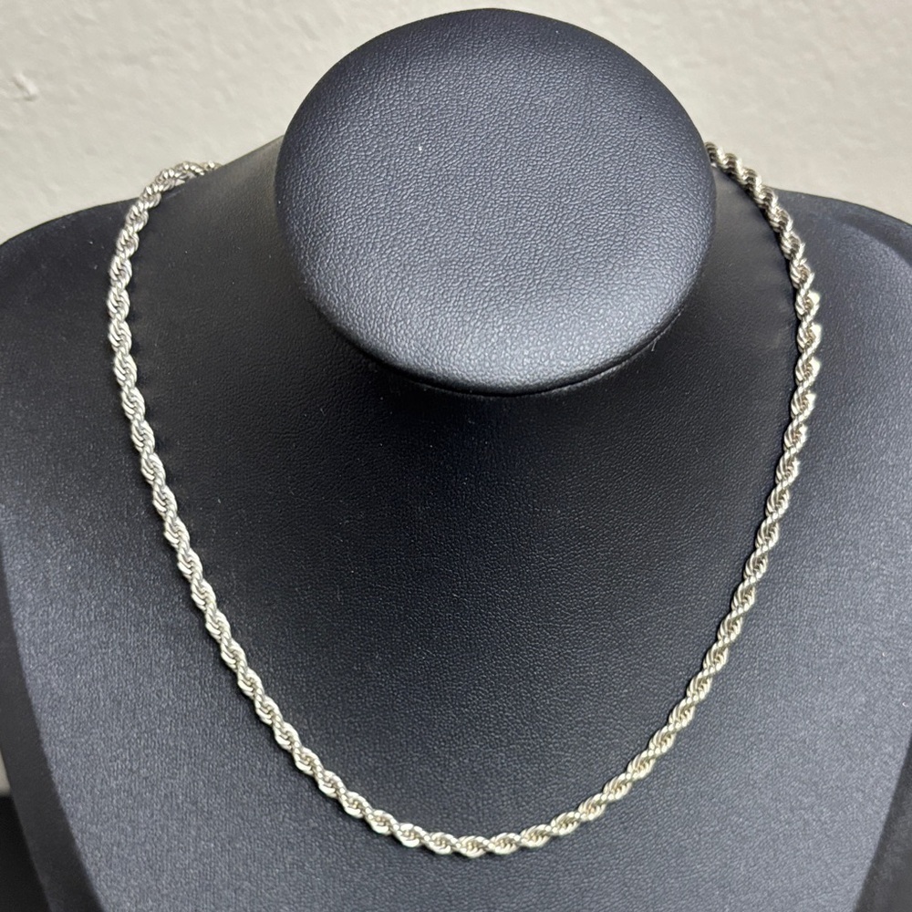 Classic Vintage Elegant Silver Tone Rope Chain Necklace